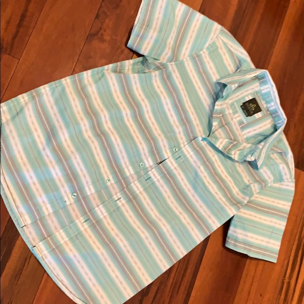 SS lightly loved prAna shirt